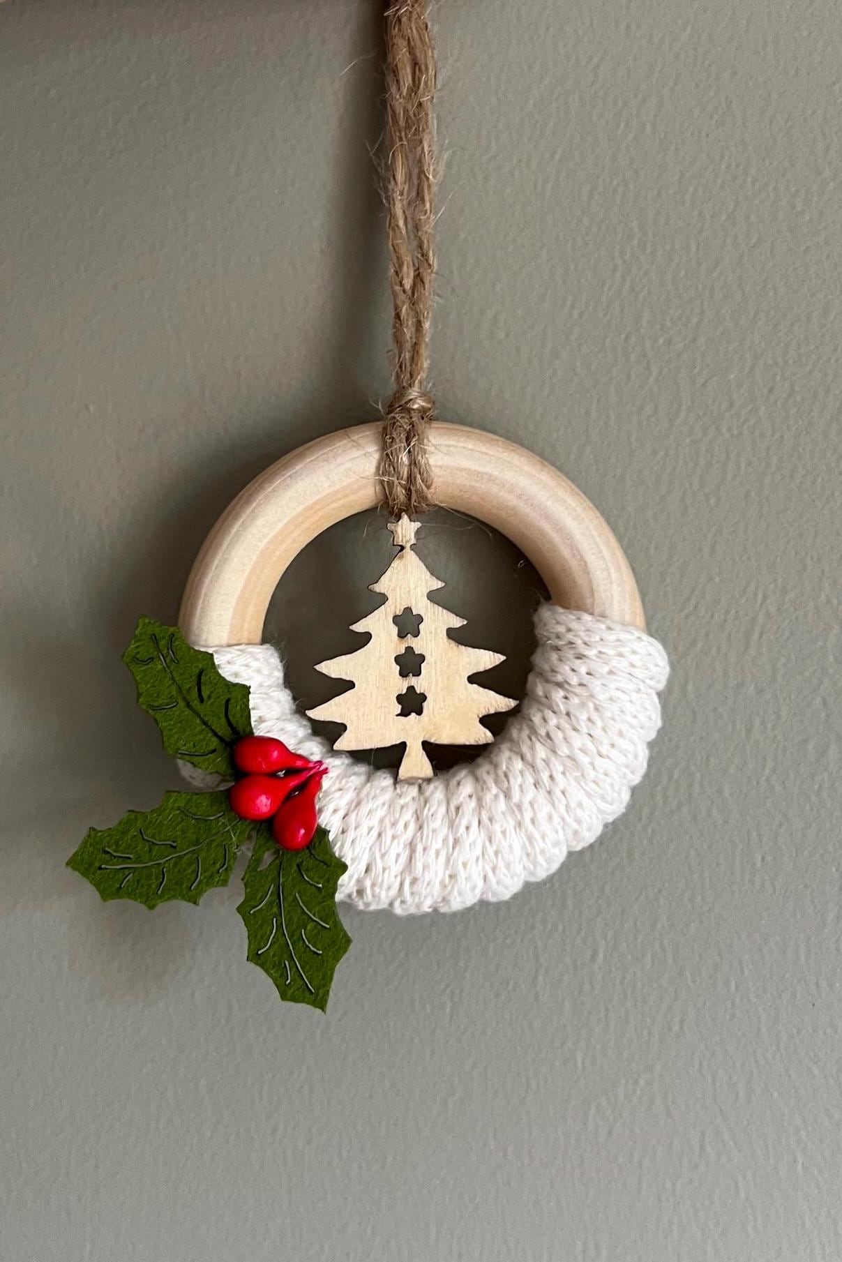 Mini Macrame Holly Wreath | Handmade Door Handle or Tree Decoration | Cotton | Wood | Felt | Natural Decor | Christmas